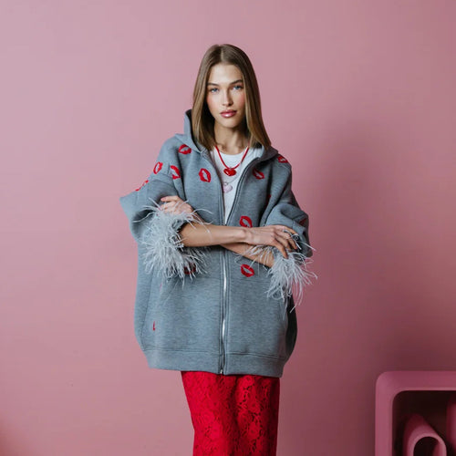 Hoodie for women with feathers and lips pattern Amarae