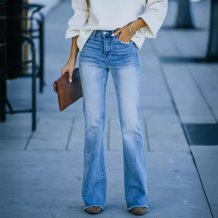 High-waisted bootcut jeans with frayed hem for women in wide fit Chic & Stil
