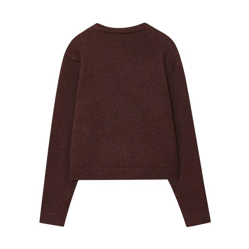 Ladies cozy knit pullover with classic buttons and a round collar Lune London