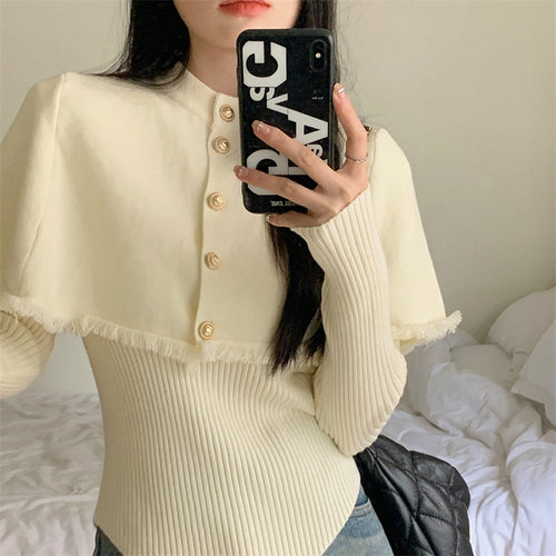 Pull féminin à la mode avec section d'épaule amovible et détails de boutons Chic & Stil
