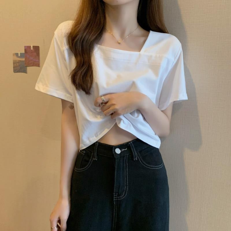 Women Cropped T-Shirt with modern details Lune London