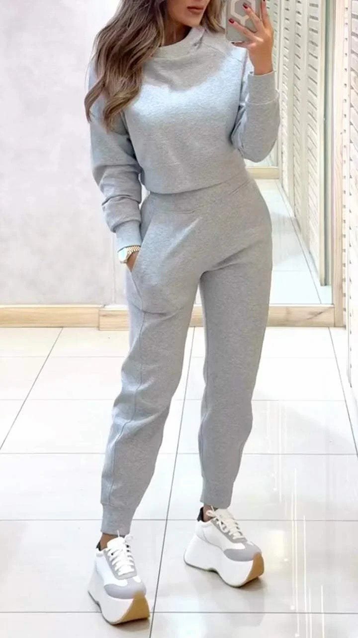 Lune London women's sporty leisure suit with short top and elastic pants