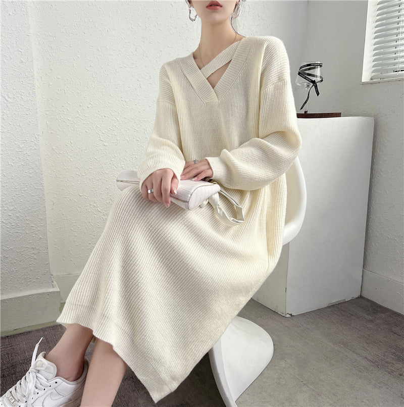 Robe tricotée pour femmes avec décolleté en V profond et coupe décontractée Chic & Stil