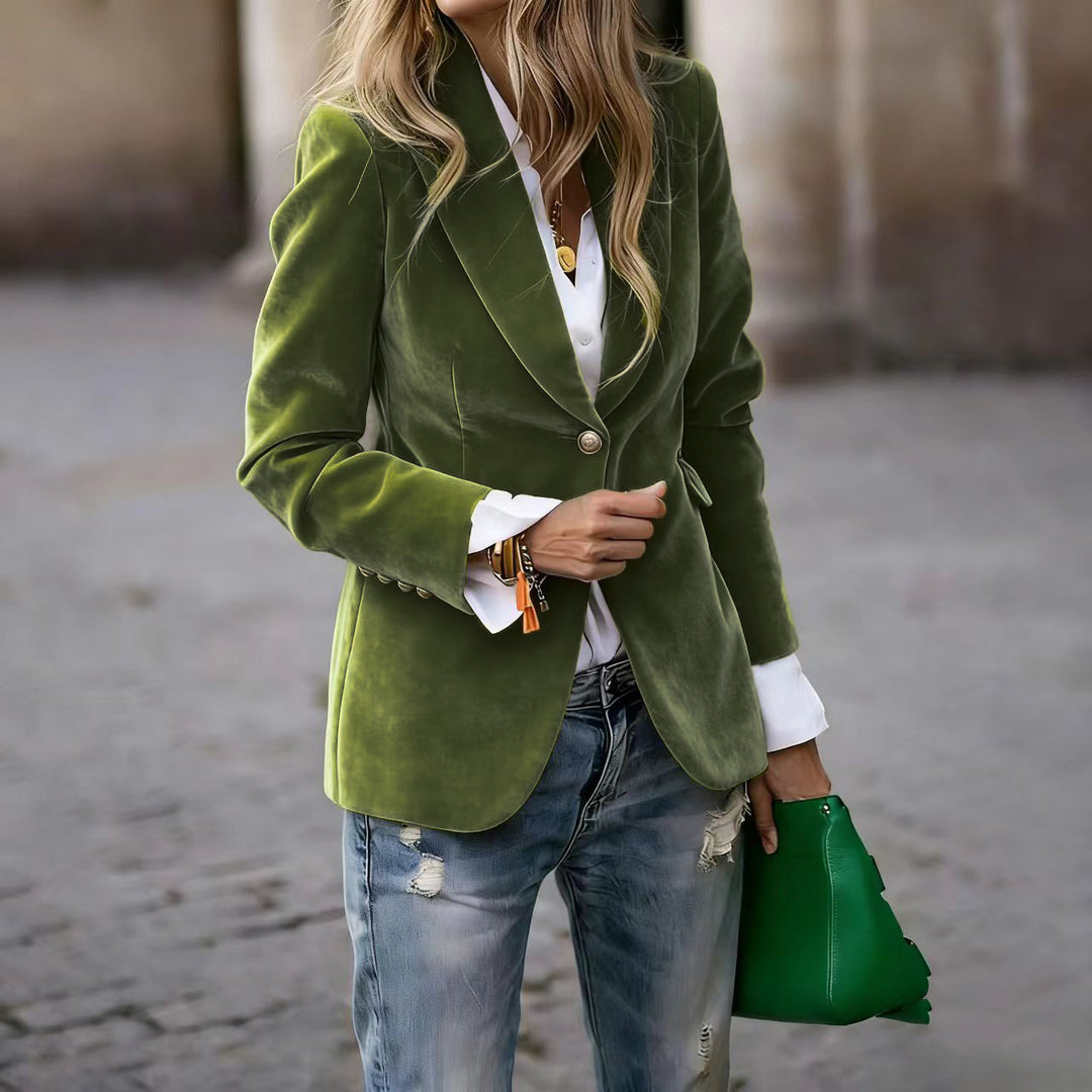 Ladies Elegant tailored velvet blazer with notch lapels and single-button Amarae