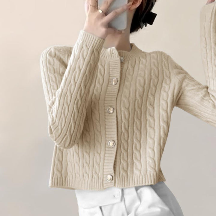 Cardigan en tricot épais pour femmes avec fermeture à boutons et magnifique motif en cable Chic & Stil