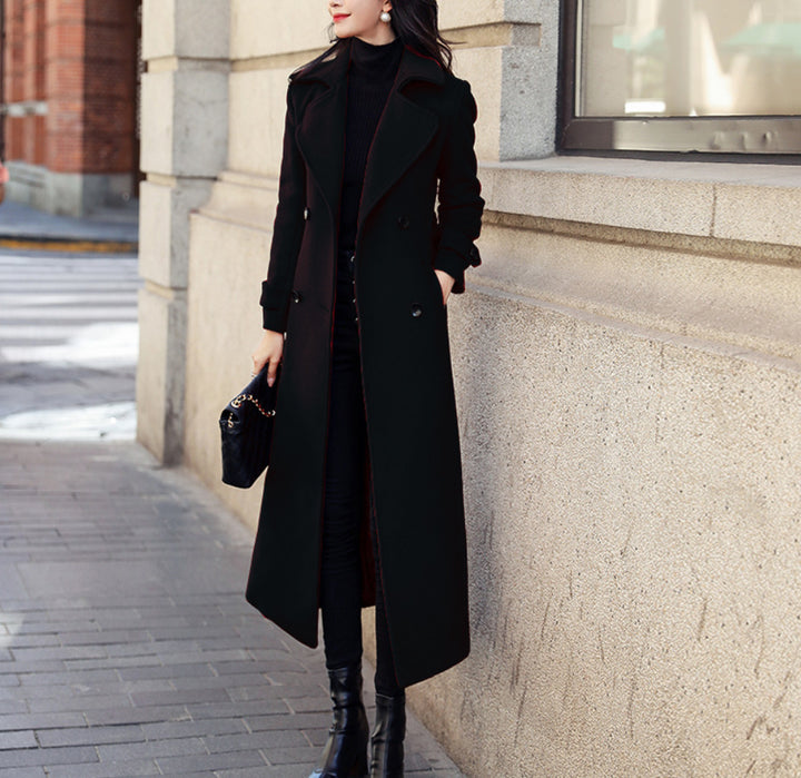 Elegant coat for women with double-breasted buttons and practical cut Lune London