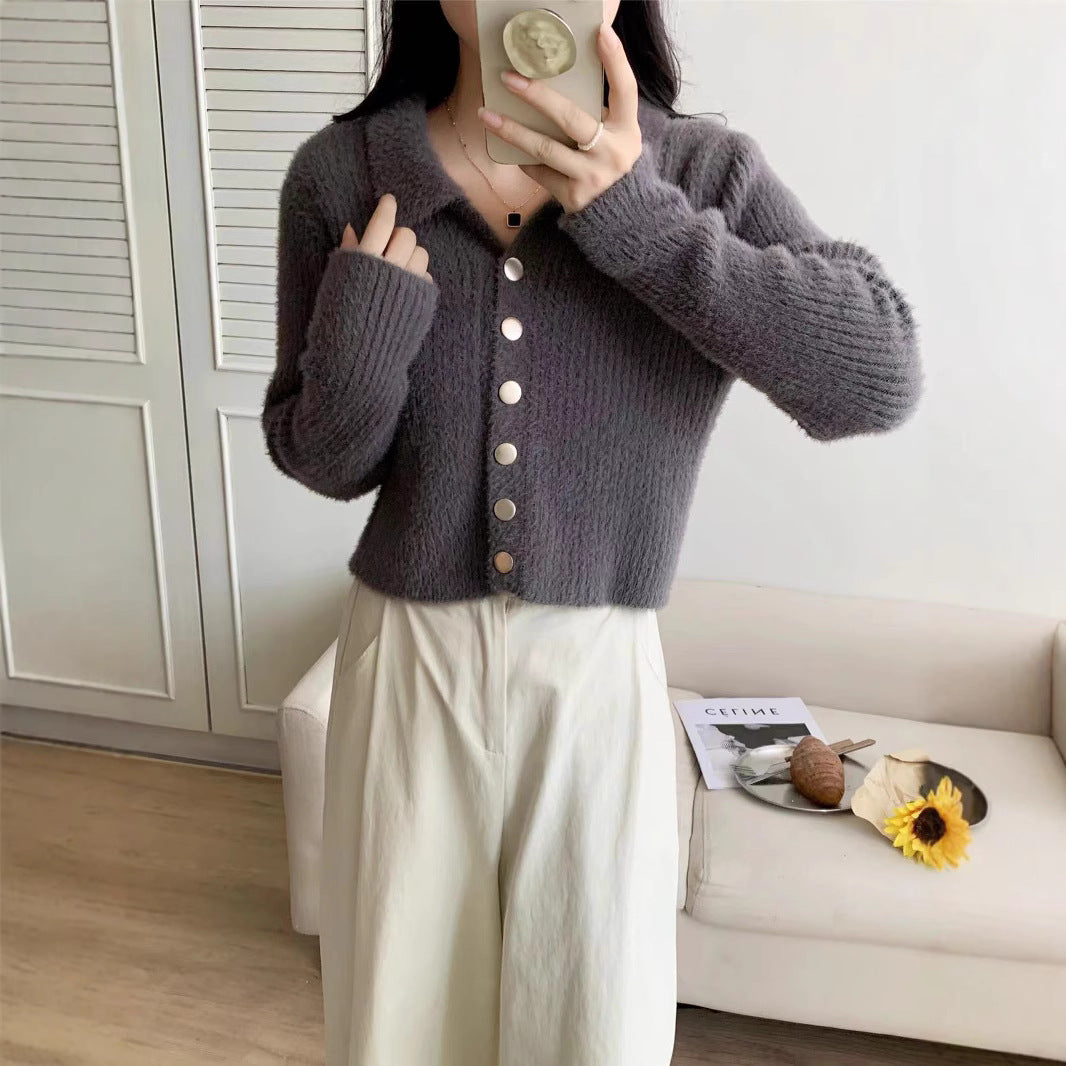 Cardigan pour femmes avec design à boutons et matériau doux Chic & Stil