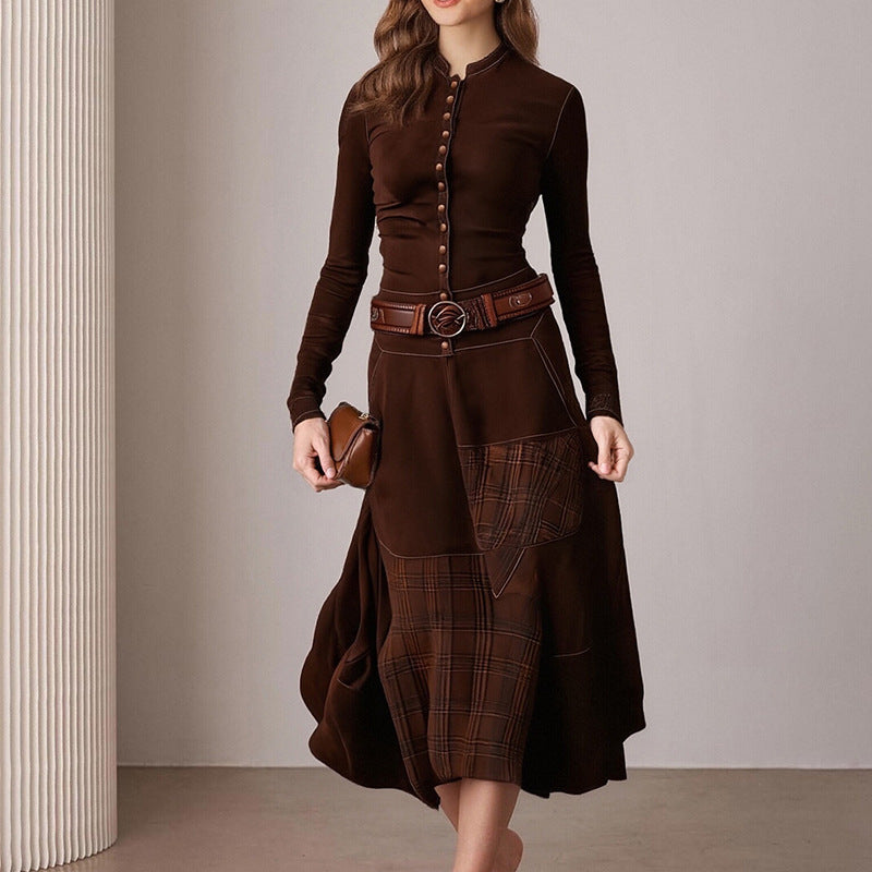 Robe midi élégante pour femmes avec boutonnières et détails contrastés Chic & Stil