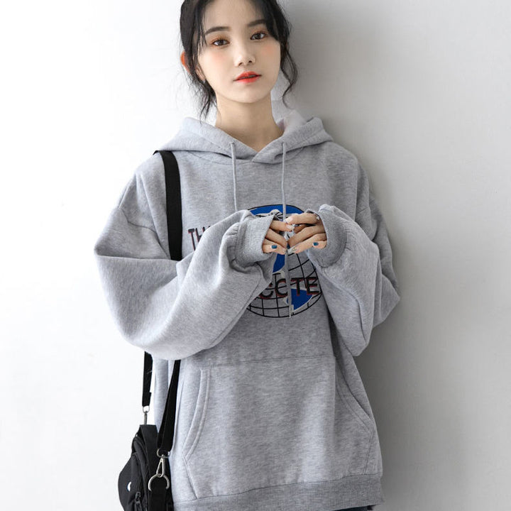 Women's Hoodie with Modern World Map Design Chic & Stil