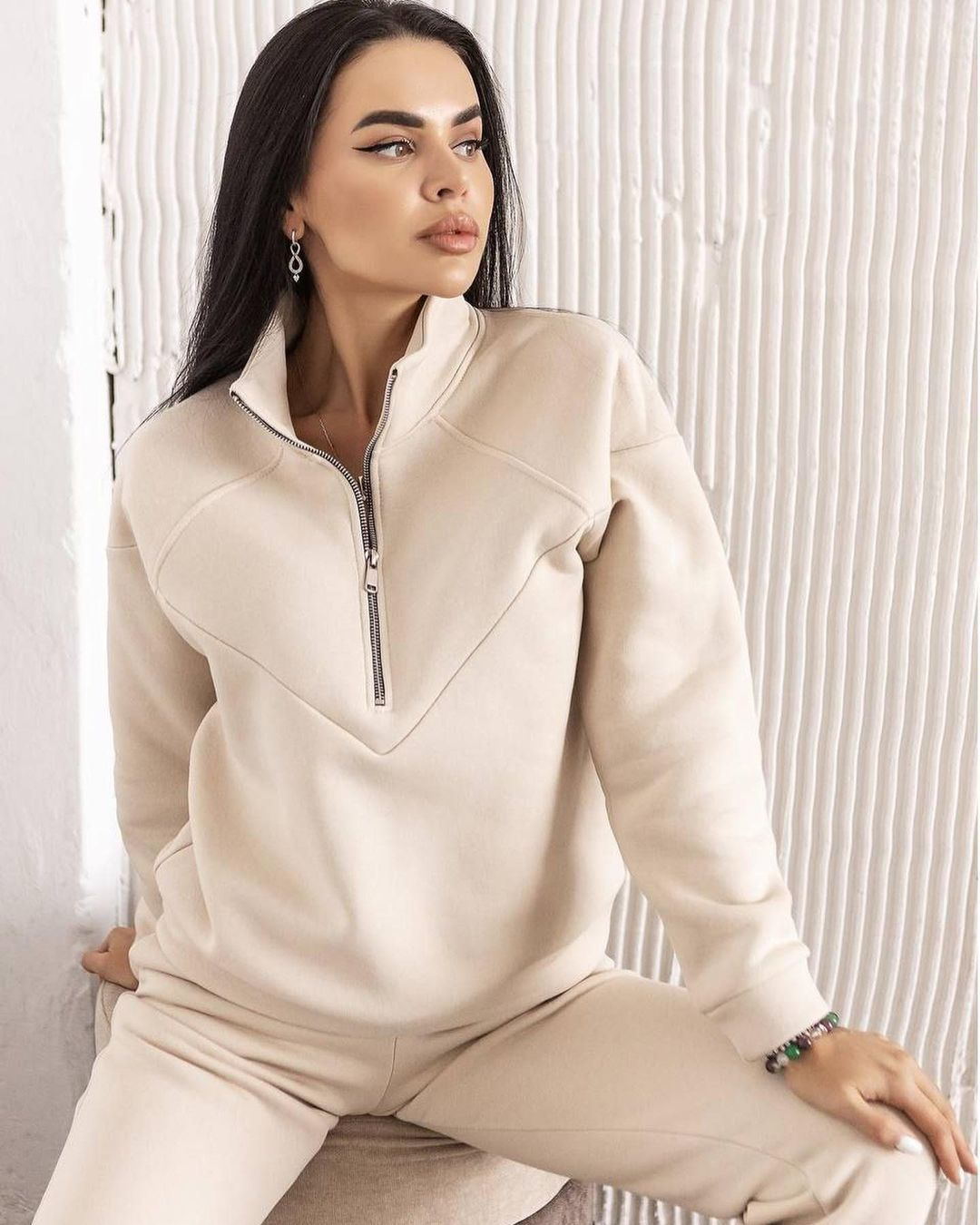 Women's sports training jacket with high collar and practical pockets Lune London