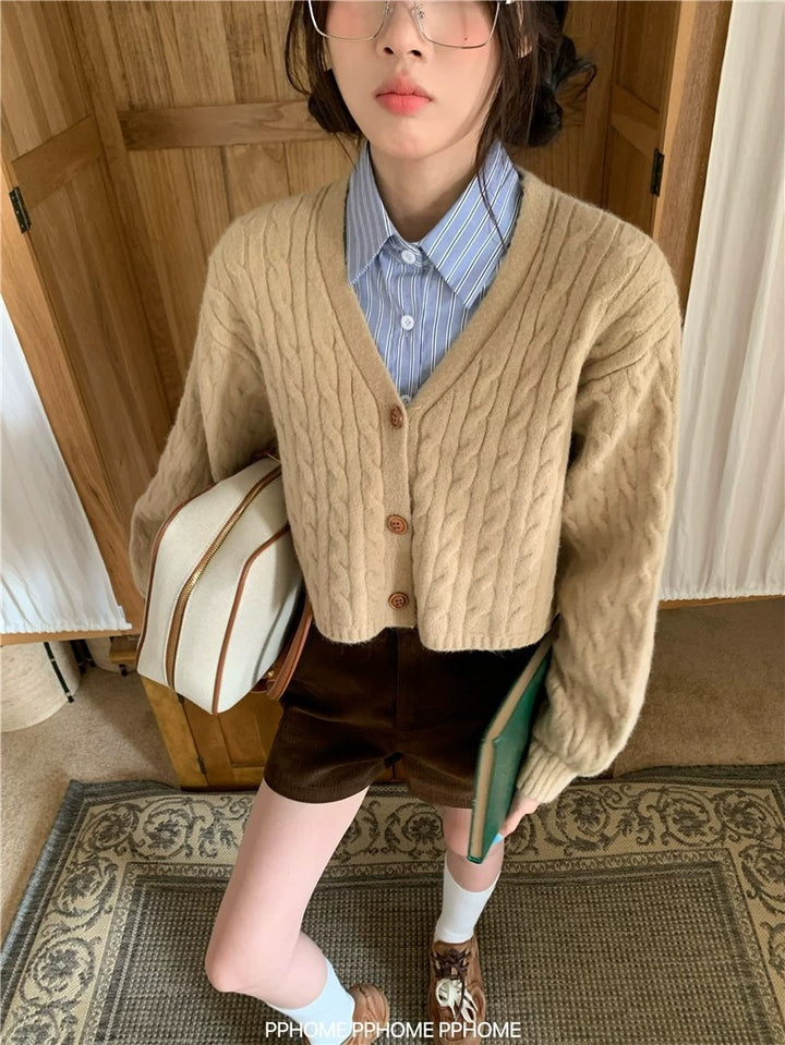 Cardigan court pour femmes avec des manches larges et détail de bouton Chic & Stil