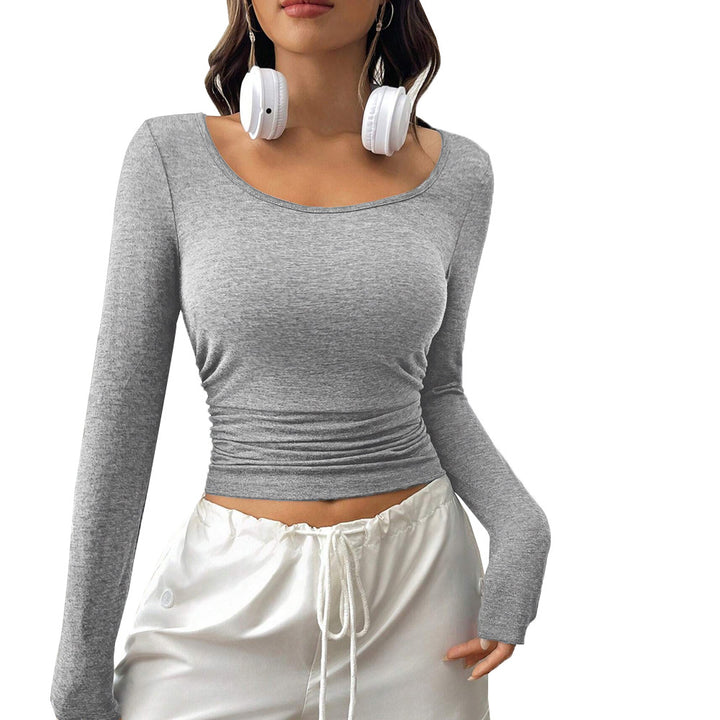Cropped long sleeve shirt for women with a fitted silhouette and trendy gathering elements Chic & Stil
