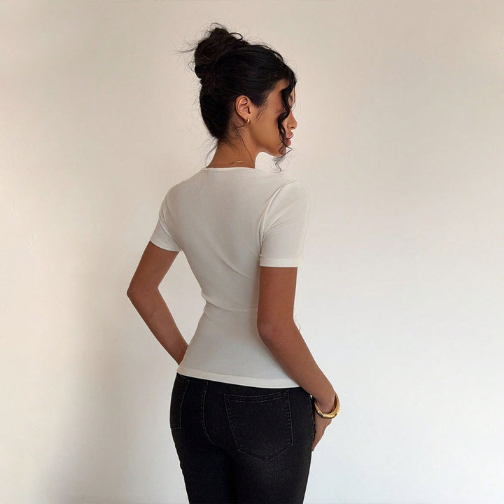 Chemise tendance à manches courtes pour femmes avec encolure asymétrique et fronces Chic & Stil