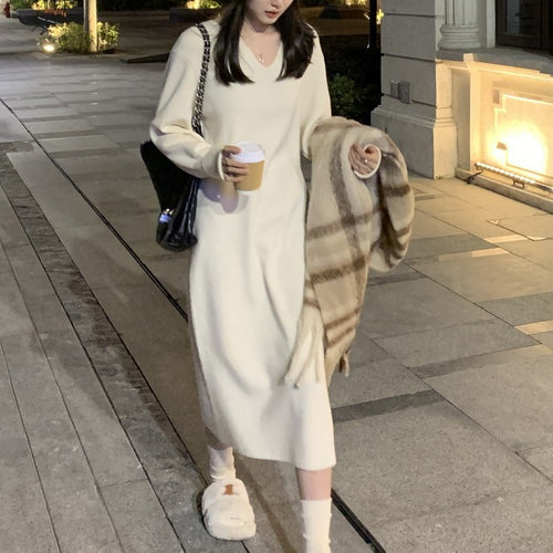 Robe en tricot pour femmes avec décolleté en V profond et coupe confortable Chic & Stil