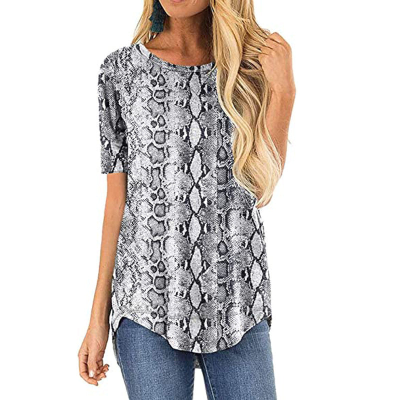 T-shirt for women with a modern leopard pattern and a loose fit Lune London