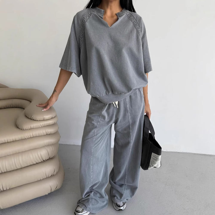 Oversized casual t-shirt for women with V-neck Lune London