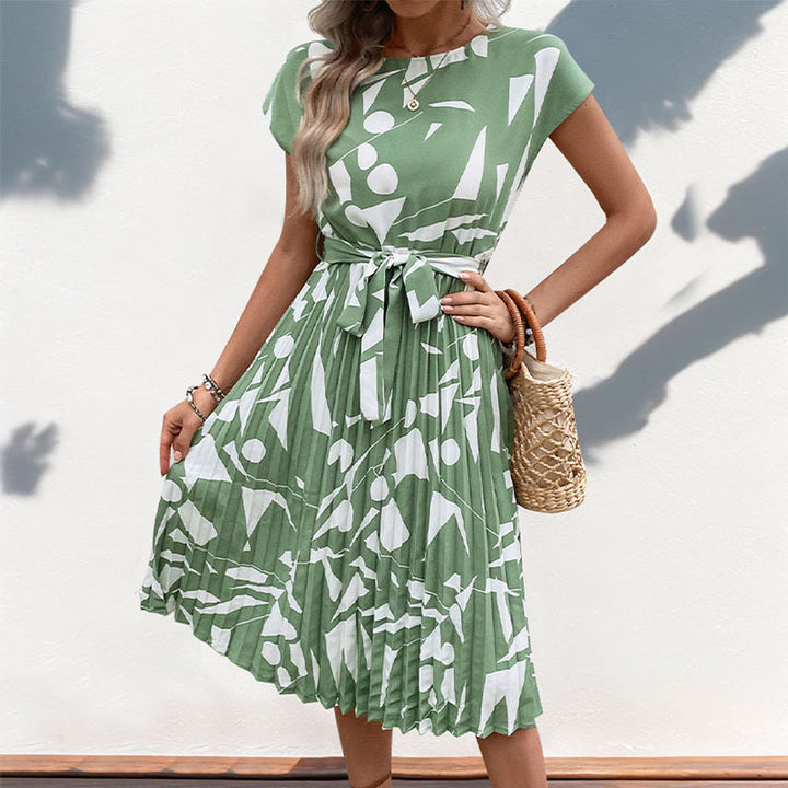 Robe maxi plissée pour femmes avec motif artistique et ceinture à nouer ajustable Chic & Stil