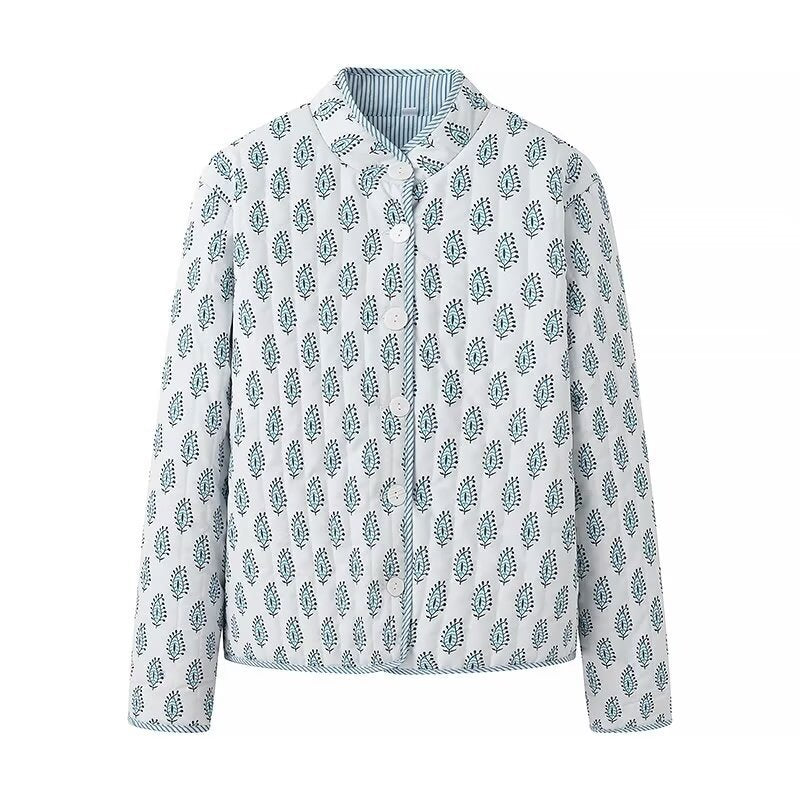 Veste matelassée à motif pour femmes avec design floral et détails de boutons Chic & Stil