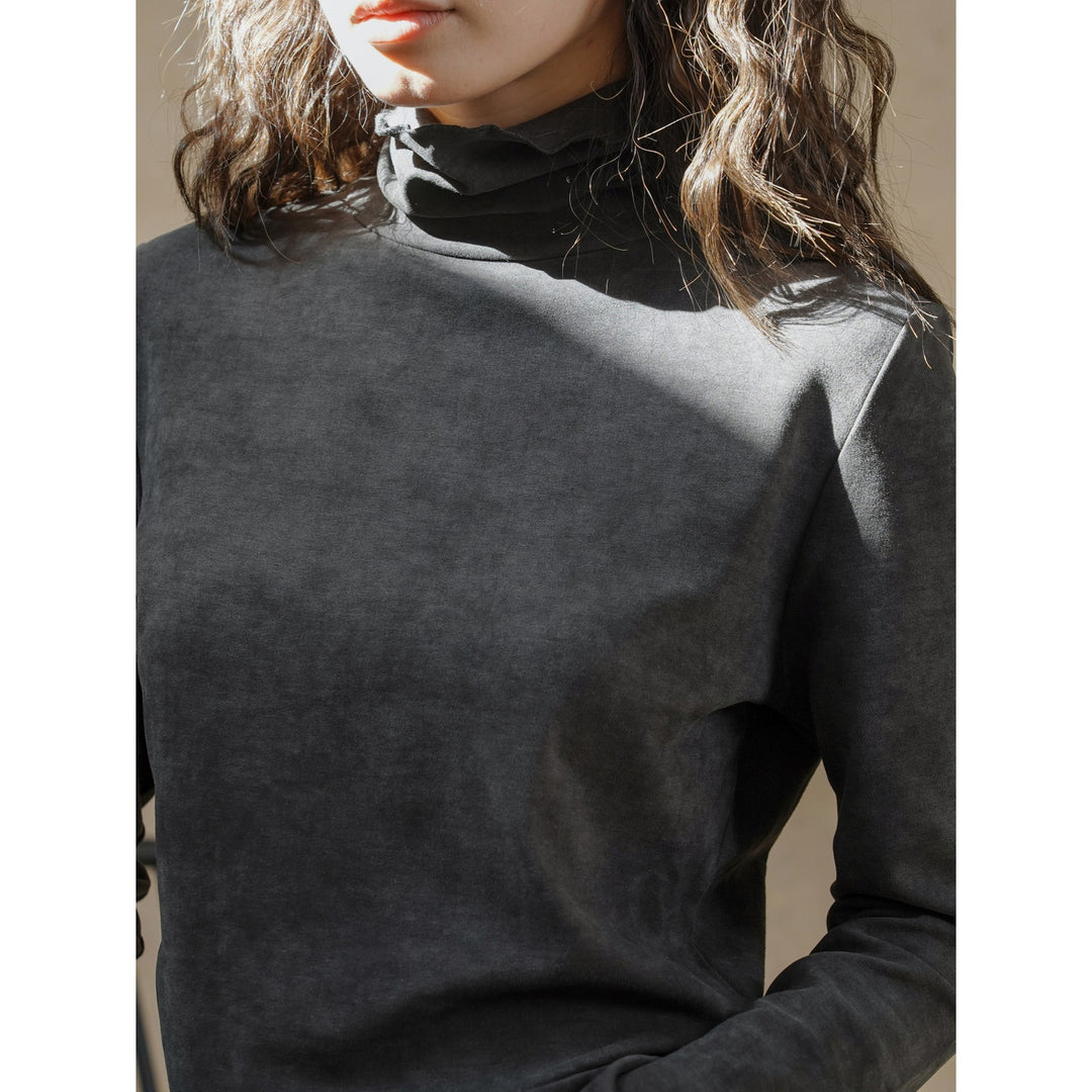 Women's Body-Hugging Long Sleeve Shirt with High Funnel Neck and Thumb Holes in Velvet Look Amarae
