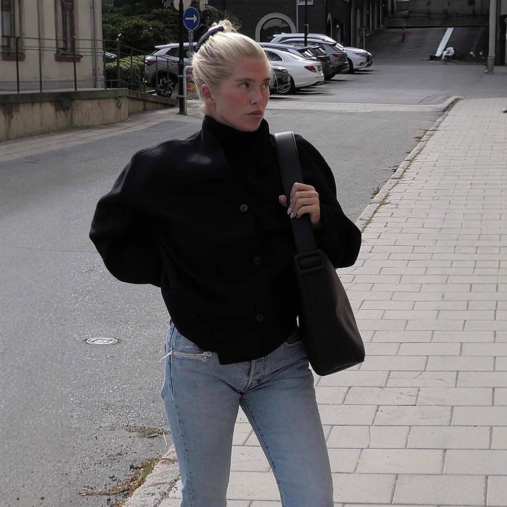 Women's short coat made of wool blend with boxy silhouette and distinctive button placket Amarae