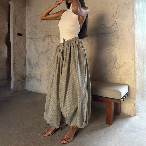 Casual women's pants with a voluminous cut and Vichy pattern Amarae