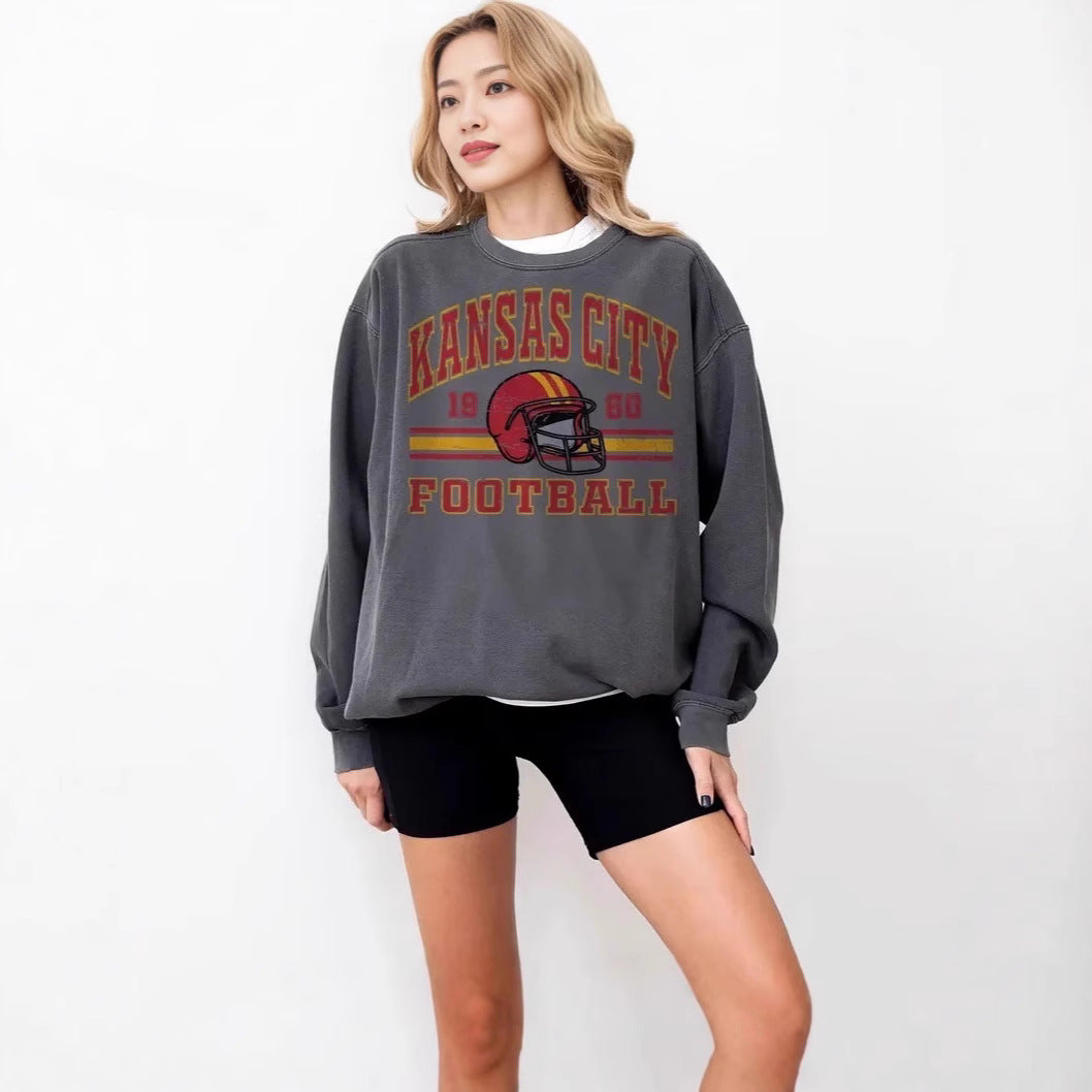 Women Oversized Sweatshirt with nostalgic football motif Chic & Stil