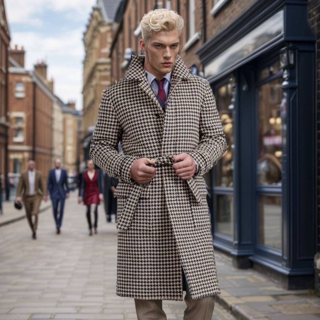 Elegant checkered coat for men with practical pockets and modern cut Lune London