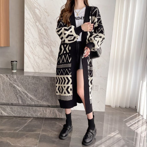 Knitted cardigan for women with geometric pattern and button design Amarae