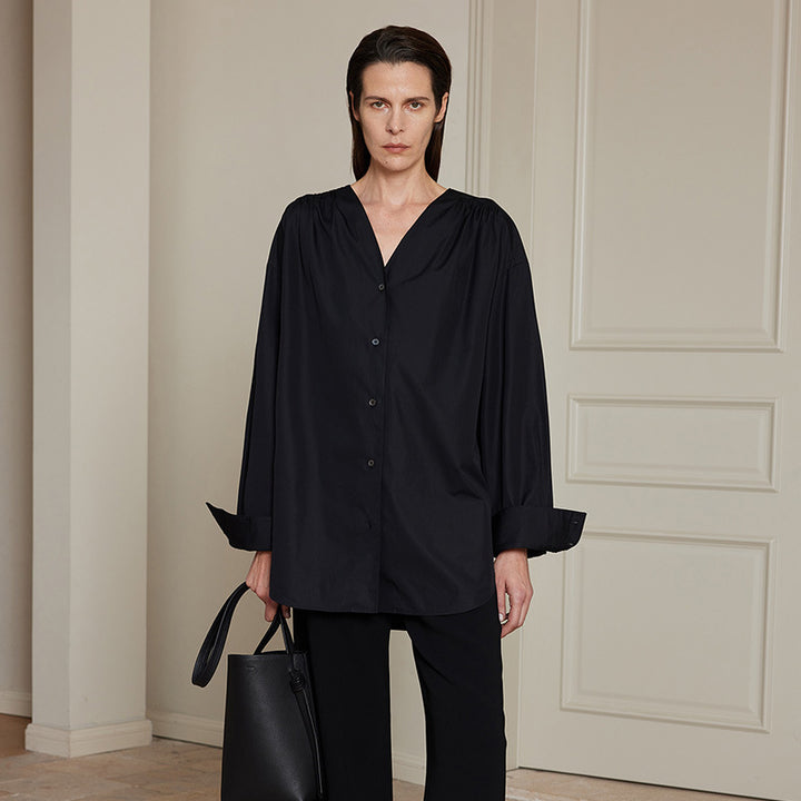 Chemise surdimensionnée à la mode pour femmes avec un col en V raffiné Chic & Stil