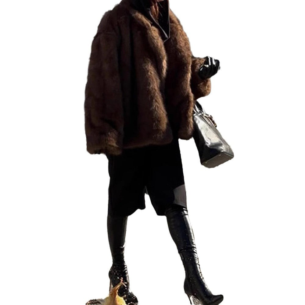 Oversized women's faux fur jacket with a relaxed fit Lune London