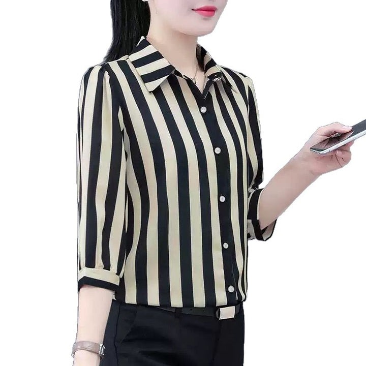 Blouse rayée pour femmes avec coupe à la mode Chic & Stil