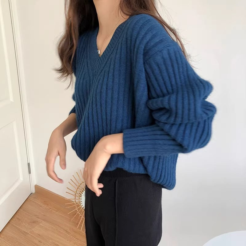 Pull femme en maille fine avec décolleté en V et coupe décontractée Chic & Stil