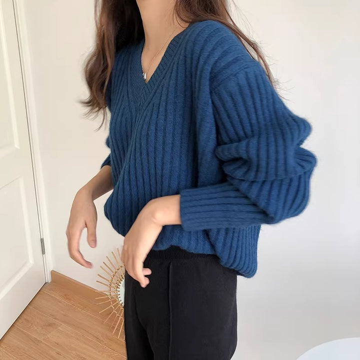 Pull femme en maille fine avec décolleté en V et coupe décontractée Chic & Stil