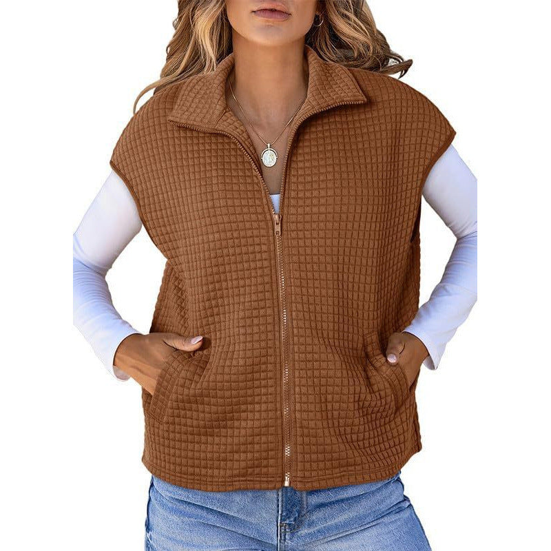 Modern women's quilted jacket with zipper and practical pockets Lune London