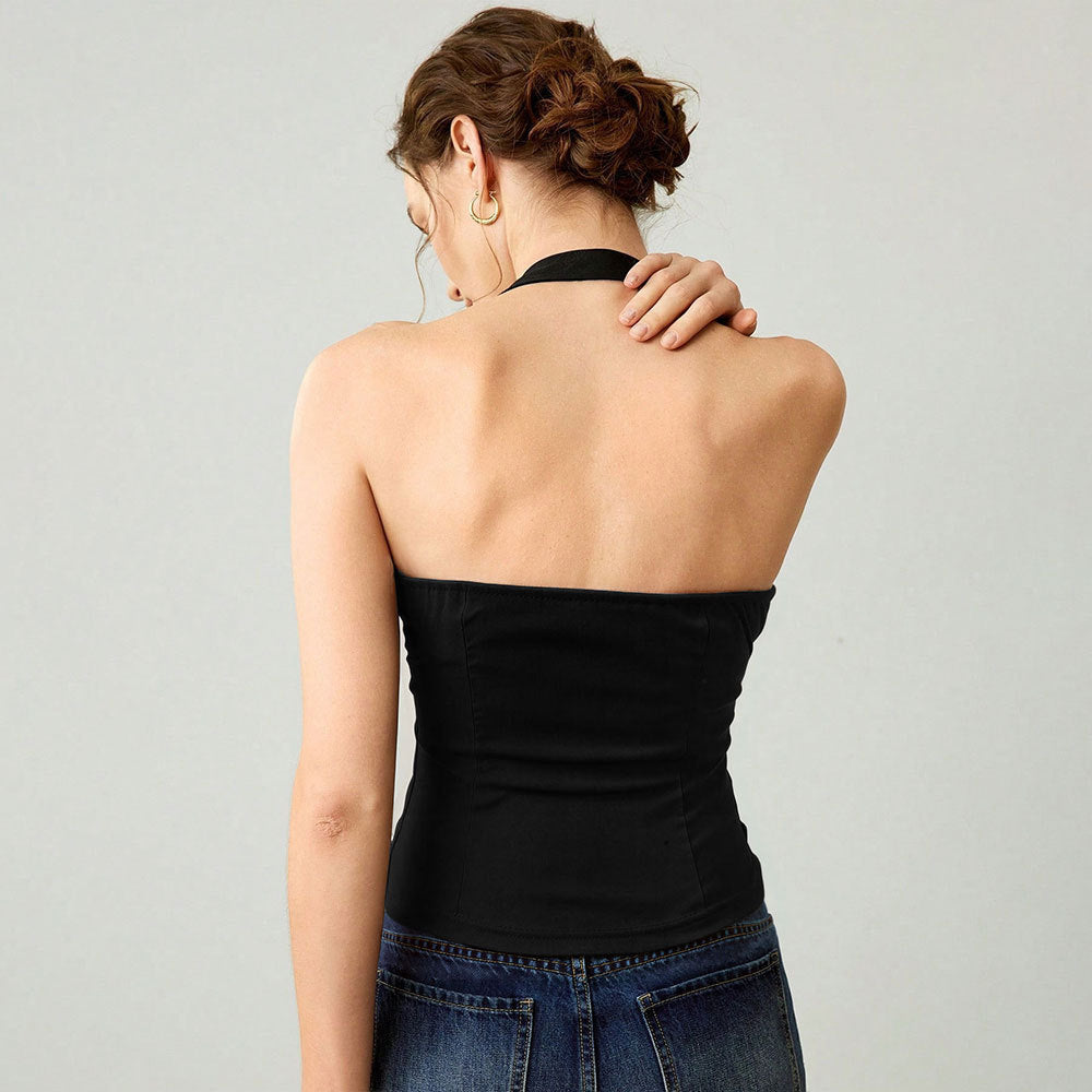 Top femme décolleté avec un design halter à la mode et un accent en métal élégant Chic & Stil