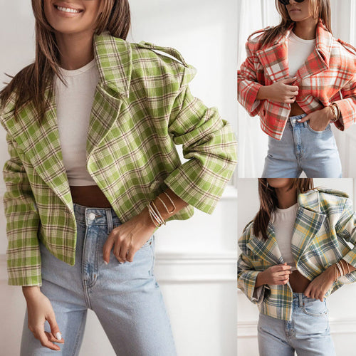 Short women's jacket with a modern fancy pattern and a flattering cut Amarae
