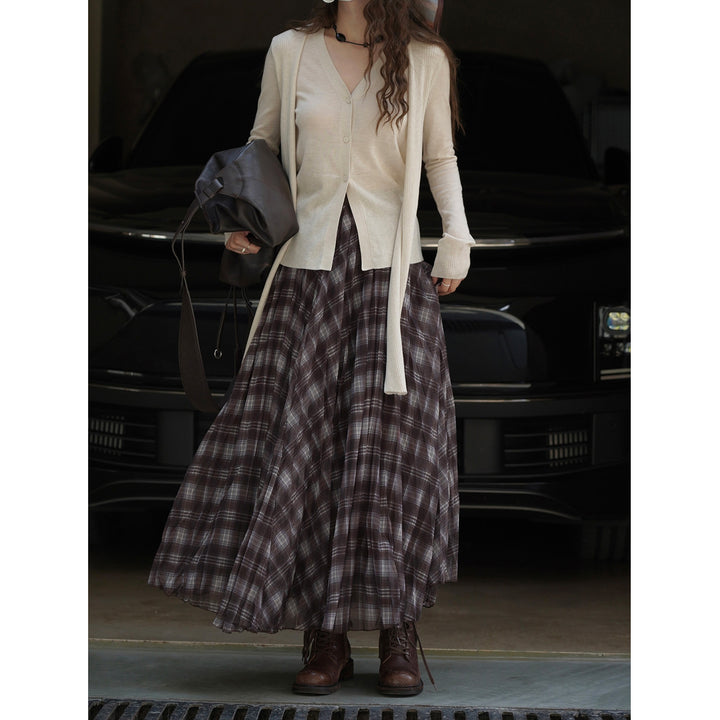Women Longer checked pleated maxiskirt made of lightweight chiffon fabric Amarae