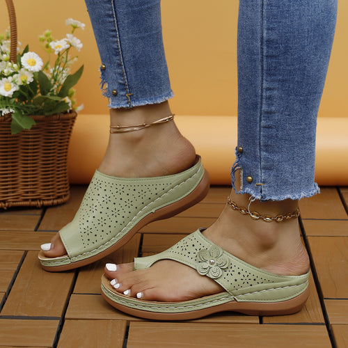 Comfortable and breathable sandals for women with a trendy Amarae cut