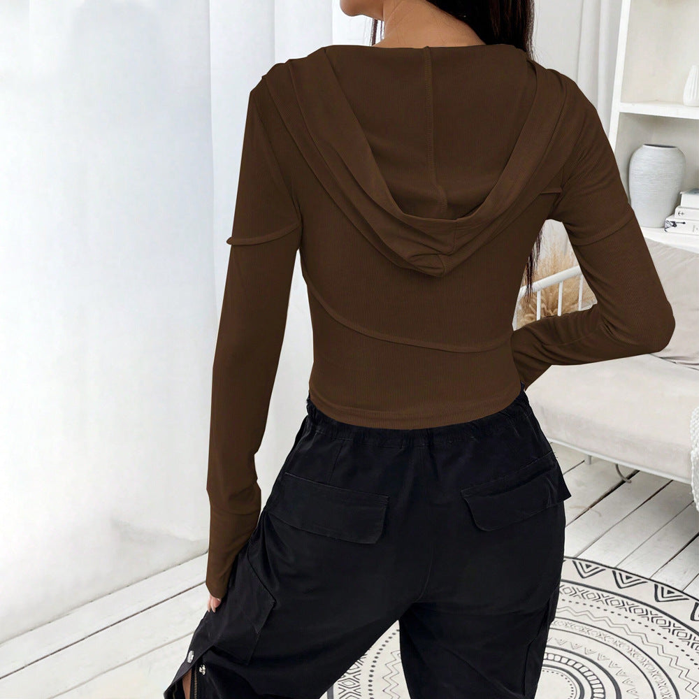 Femme crop top avec design élégant à capuche et manches longues Chic & Stil