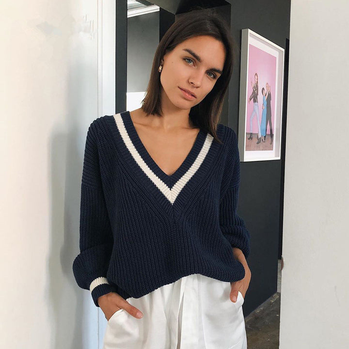 Trendy women's sweater with V-neck, puff sleeves, and textured fabric Lune London