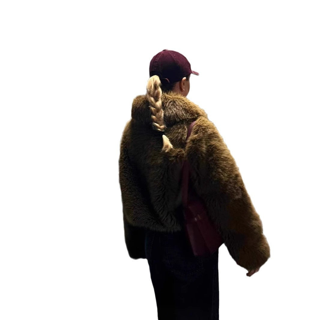 Fashion faux fur jacket for women with a short cut and voluminous sleeves Lune London