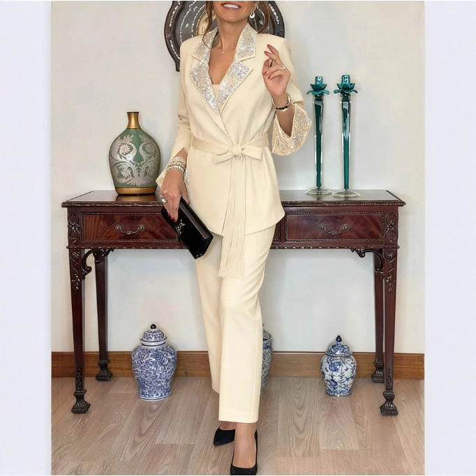 Costume Élégant pour Femmes avec Rebords Scintillants Chic & Stil