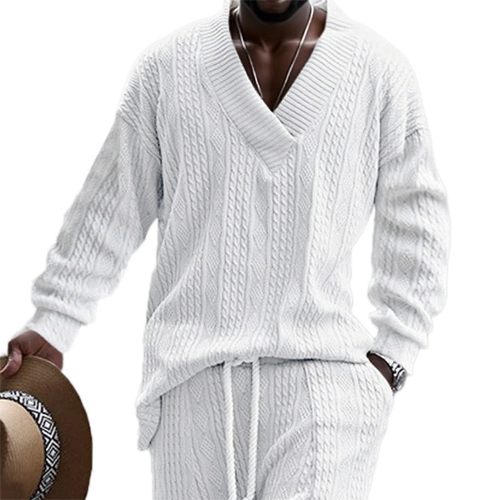 Knit sweater for men with a modern V-neck and a casual chic design