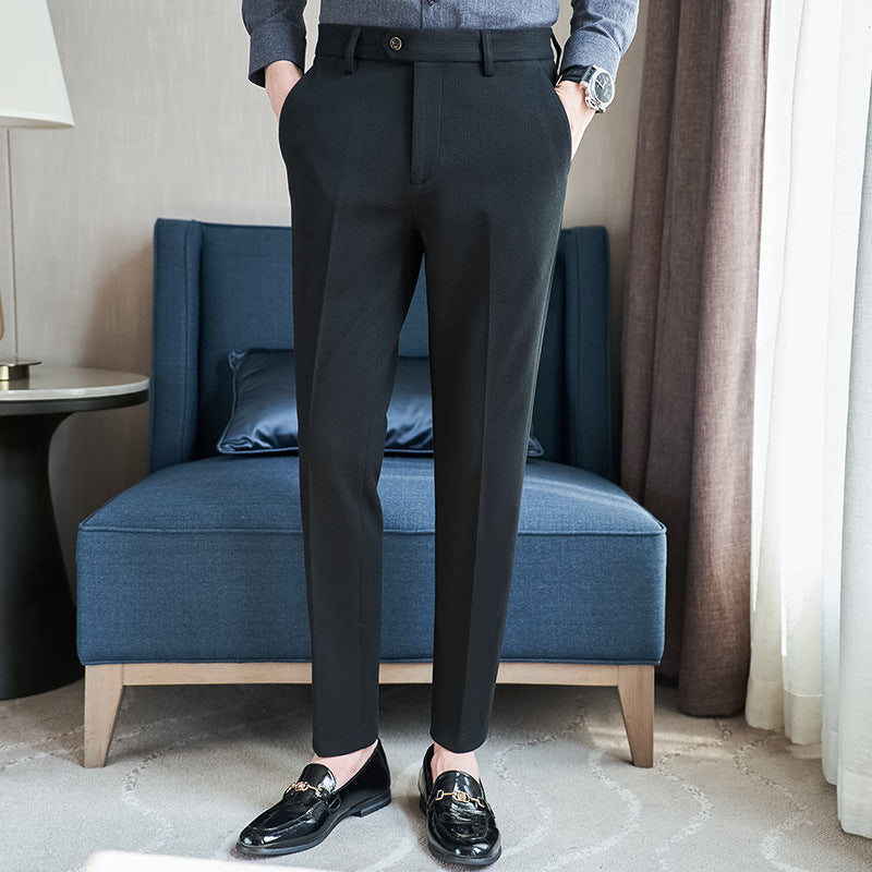 Elegant suit trousers for men with a slim fit and fine texture Lune London
