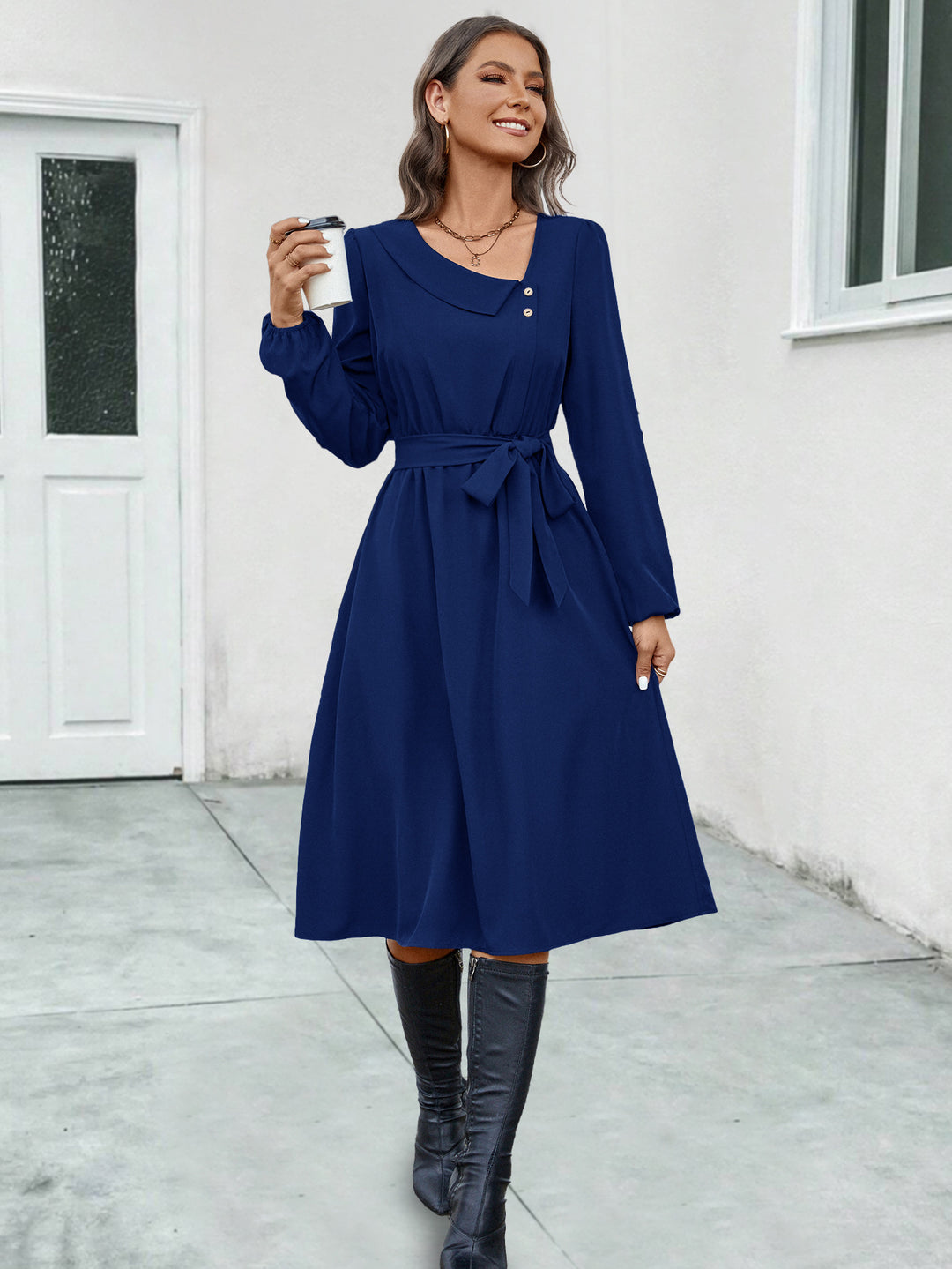 Mid-length dress for women with a fitted cut and elegant button details Lune London