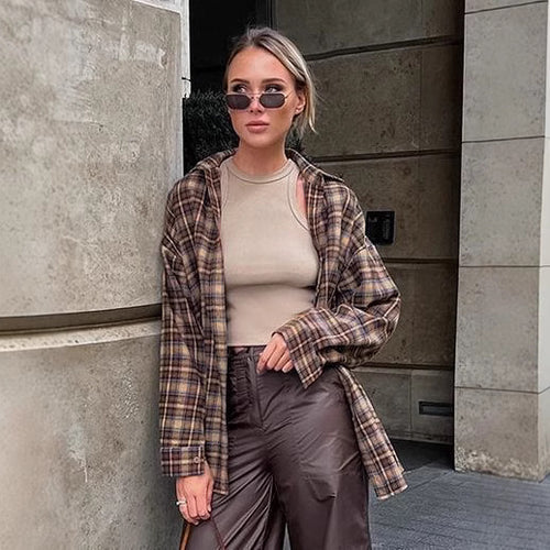 Plaid flannel blouse for women with a stylish cut and comfortable sleeves Amarae