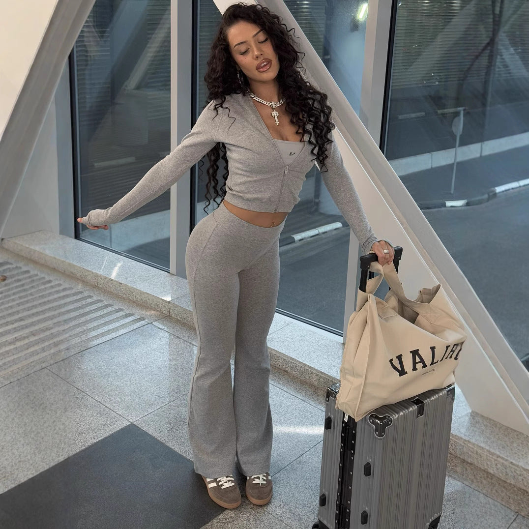 Women's sports top with flattering cut and zipper Lune London