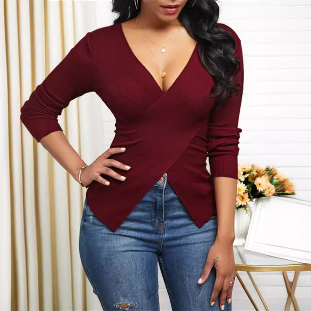 Ladies elegant rolled top in textured ribbed fabric and deep V-neck Lune London