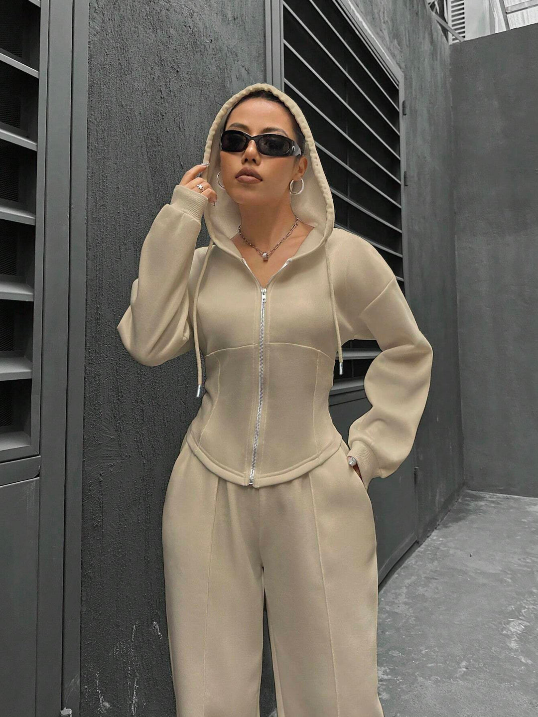 Ladies trendy zip hoodie with fitted cut Lune London