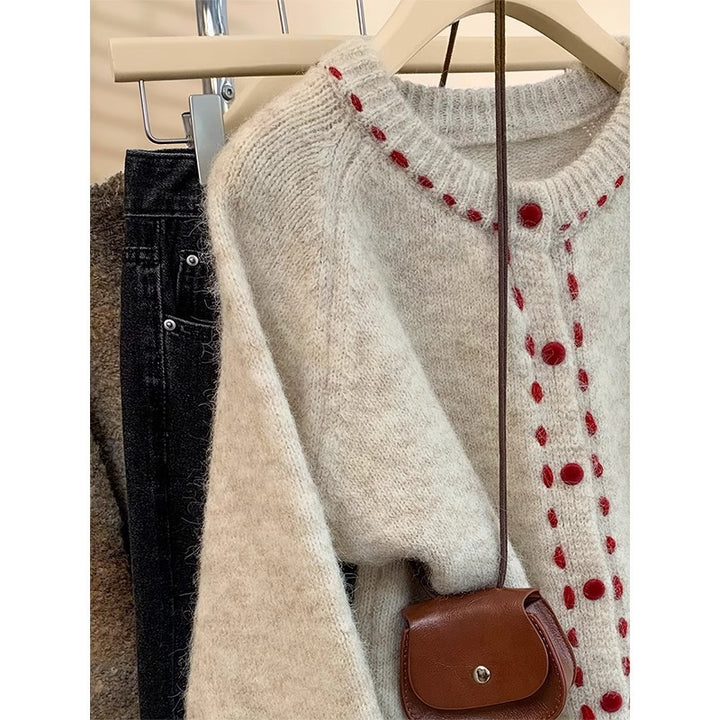 Pull en tricot douillet pour femmes avec détails de boutons colorés Chic & Stil
